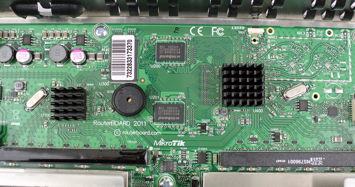 AR8327 связан с процессором интерфейсом RGMII