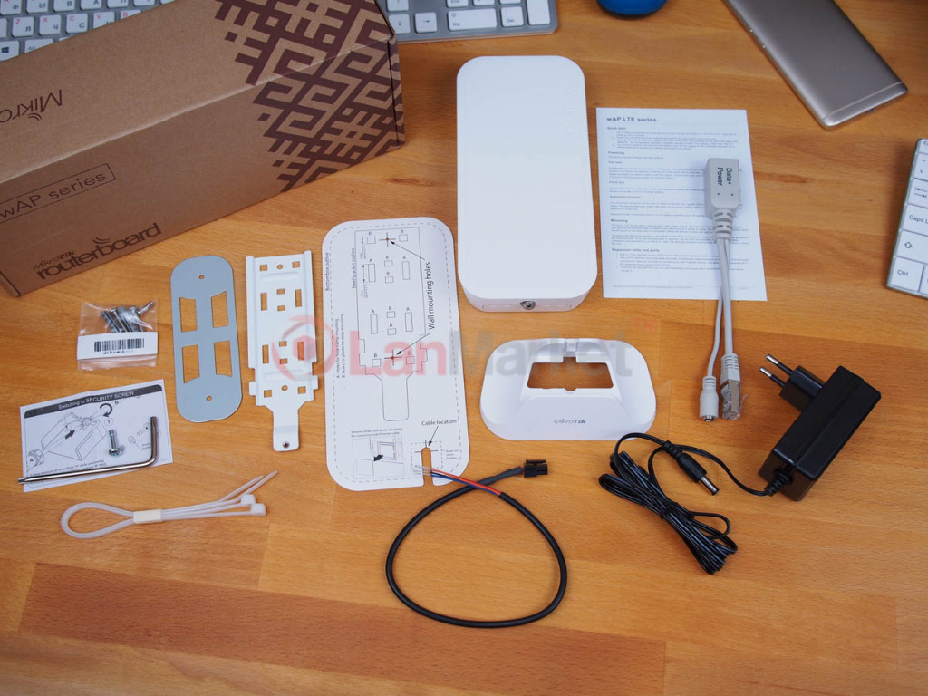 section1_wap_lte_kit_review_pic2_assessories.jpg